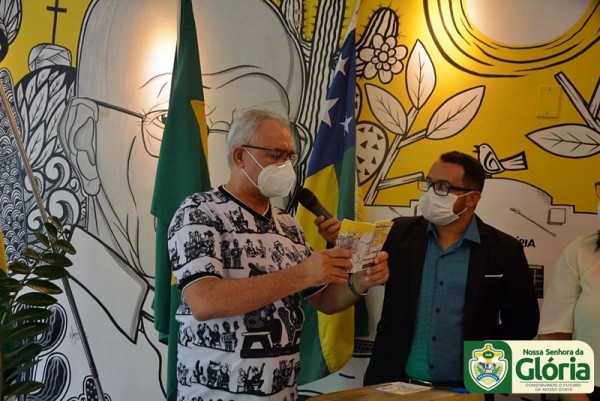 Novo espaço da Biblioteca Municipal e a Sala do Empreendedor são inaugurados com homenagens a seu Manuel Professor e ao Empresário Avelan Carlos Cruz