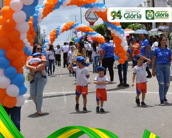 Fotos do desfile do aniversário de 94 anos de Nossa Senhora da Glória - Período manhã