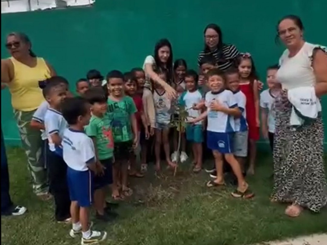 Município celebra Dia da Árvore com plantio educativo no Centro Educacional Profª Maria Dagmar Menezes