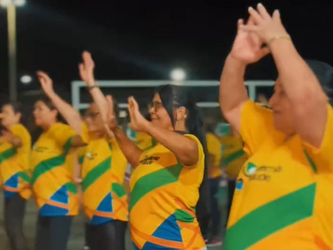 Prefeitura entrega novos fardamentos para participantes da Academia da Saúde