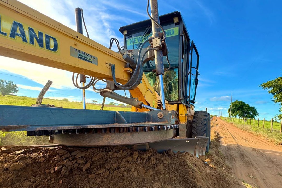 Prefeitura  de Glória recupera estrada vicinal que liga rodovias de Carira e Monte Alegre