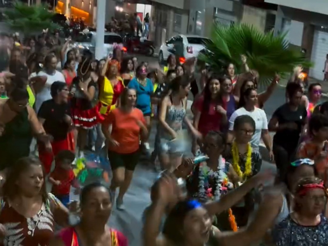 Academia da Saúde realiza carnaval com participação da comunidade