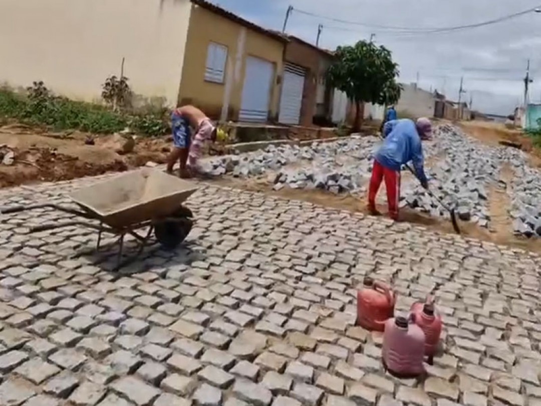 Obras de pavimentação em paralelepípedos transformam o Conjunto Danilo Aragão