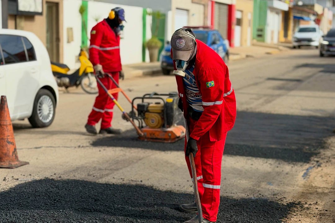 Prefeitura avança na recuperação de pavimentação em ruas da cidade