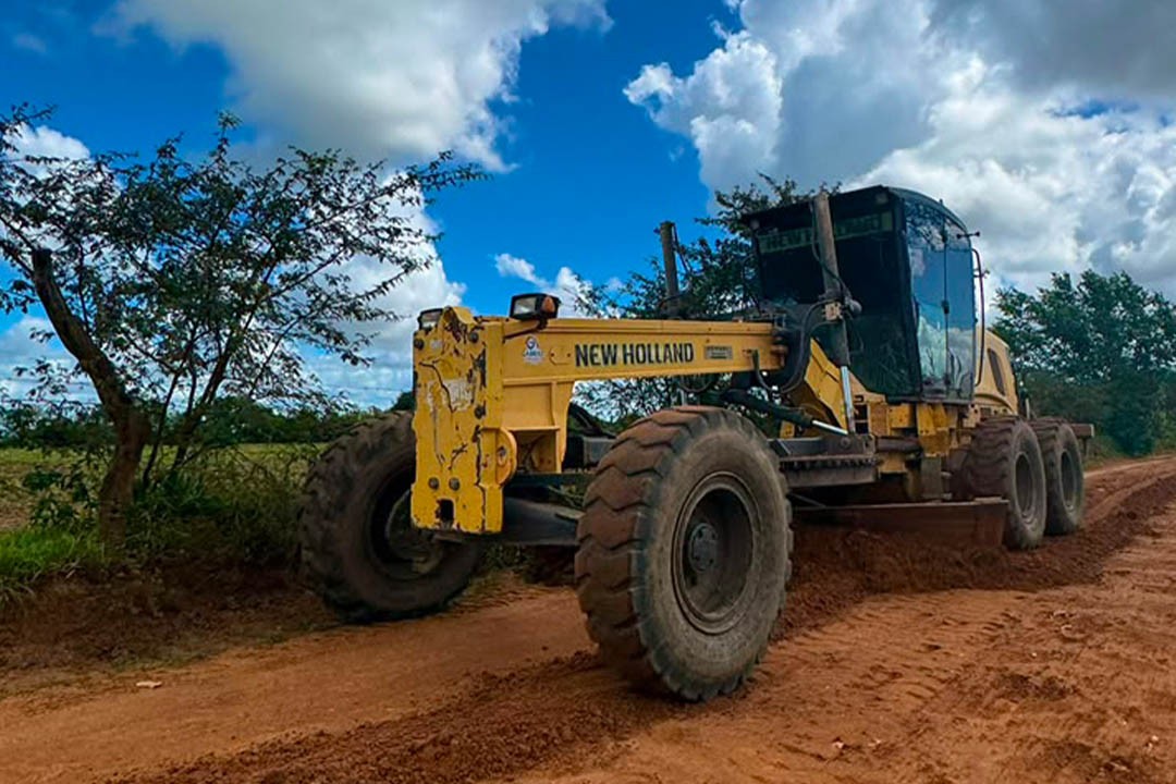 Secretaria de Obras recupera estrada de acesso ao povoado Curralinho