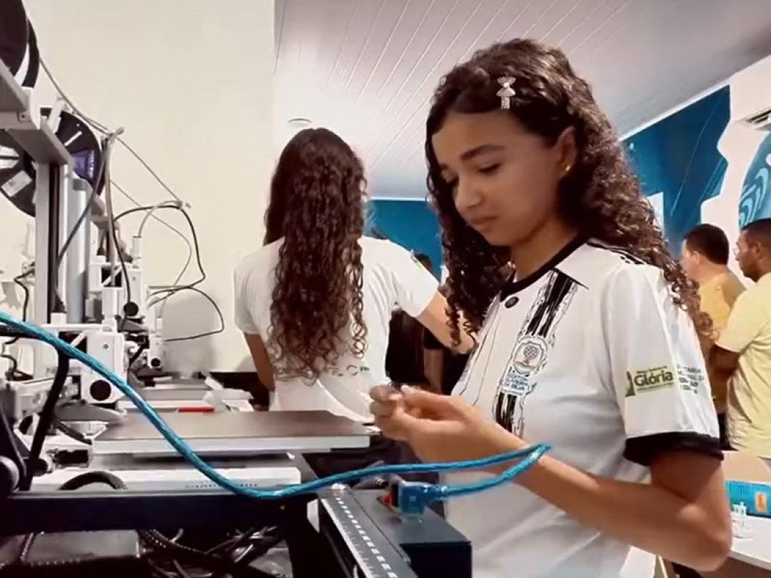 Prefeitura inaugura Sala de Robótica na Escola Municipal Editon Oliveira da Silva