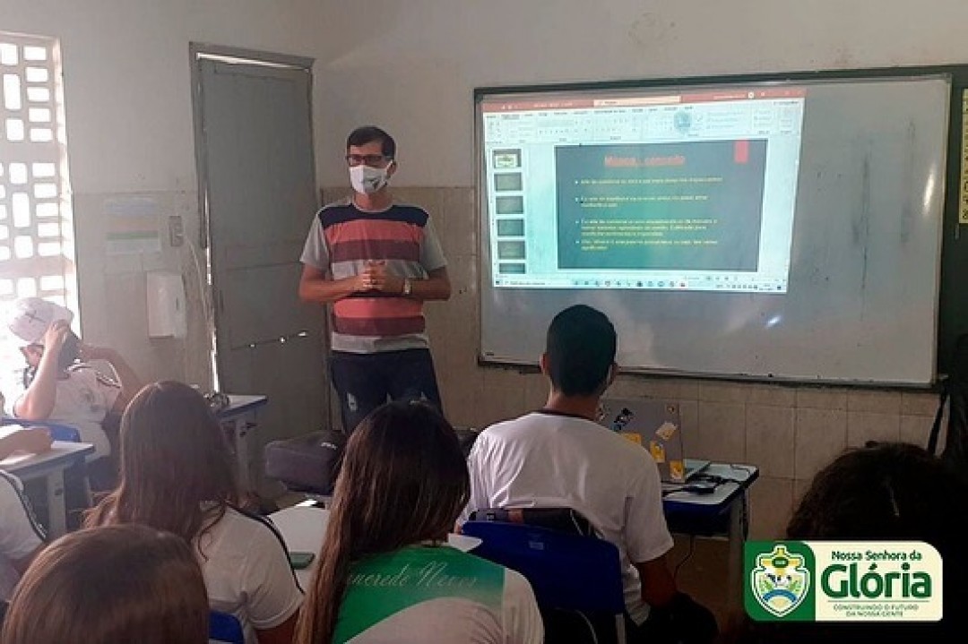 Artistas glorienses realizam oficinas em escolas municipais