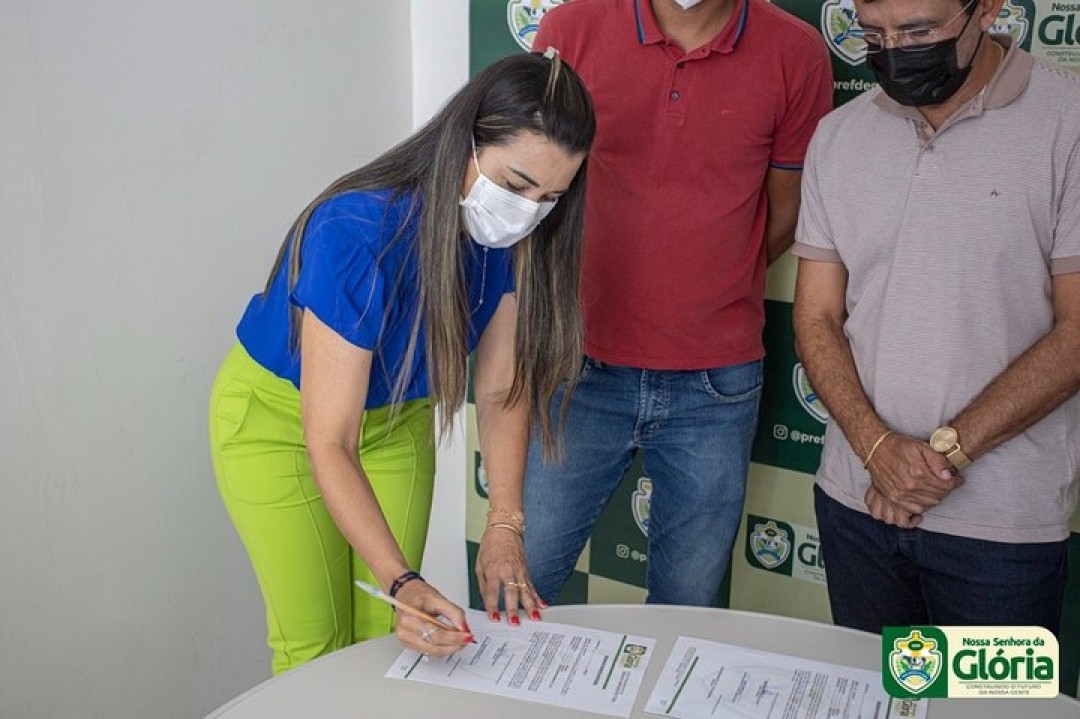 Prefeita do Município assina ordem de serviço para início das obras de reforma do calçadão