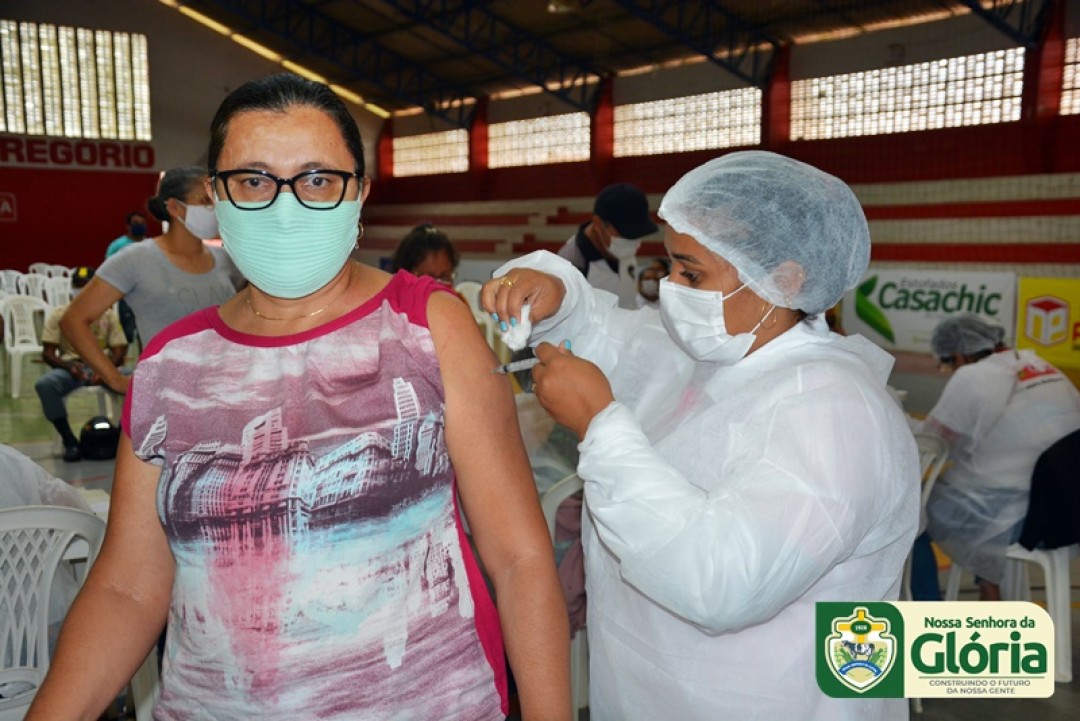 A Vacinação Avança: Pessoas com 50 anos ou mais recebem a primeira dose
