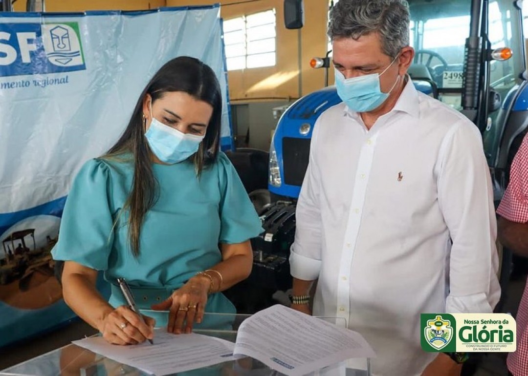 Gestão municipal da Capital do leite recebe caminhão pipa fruto de emenda parlamentar