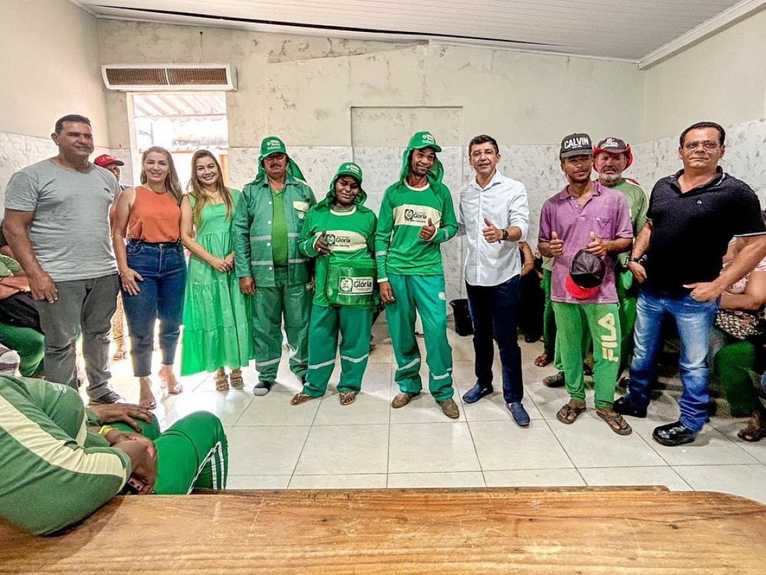 Secretaria de Obras promove café da manhã com equipe da limpeza urbana