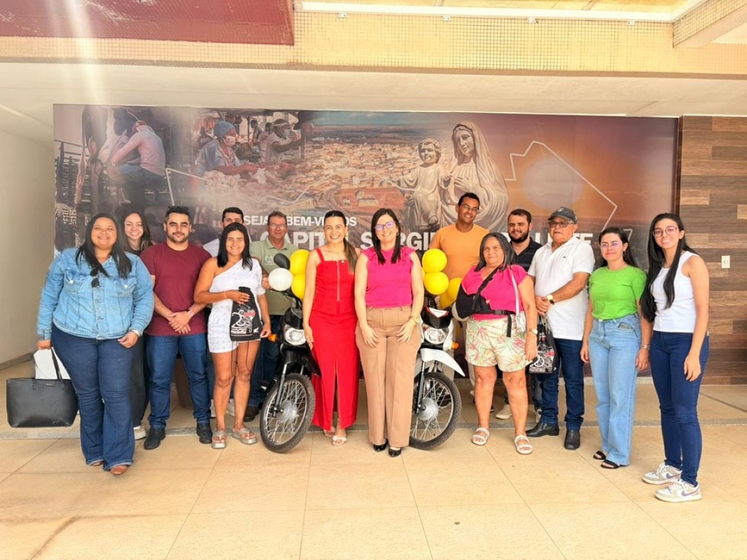 Prefeitura de Glória entrega duas motos 0KM a contribuintes sorteados no programa IPTU Premiado