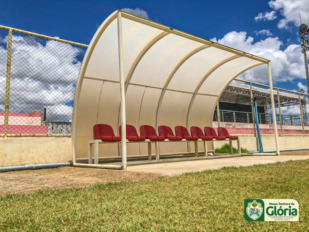 Gestão municipal realização ação de limpeza e pintura do Estádio Municipal